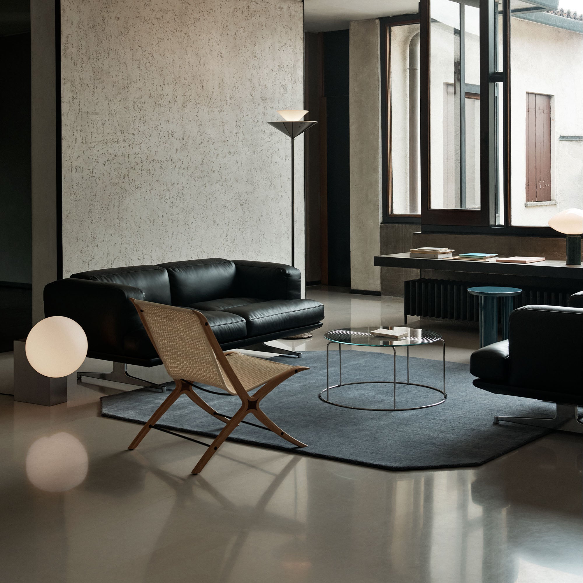 Wire coffee table, blat de sticlă