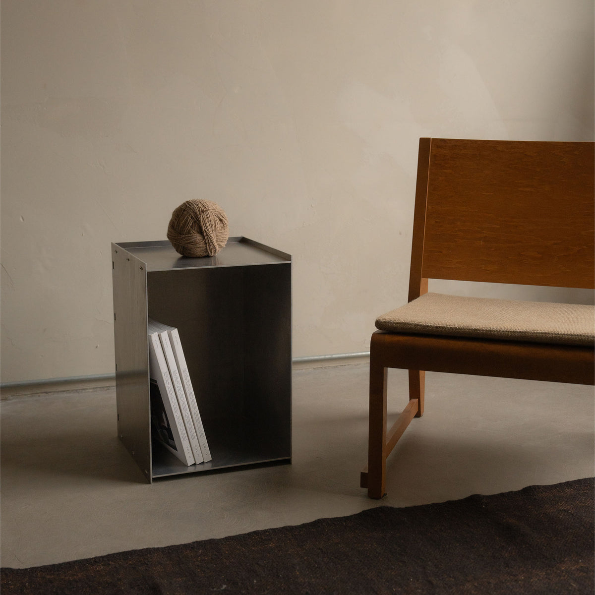 Rivet Box Table Aluminium, măsuță ocazională