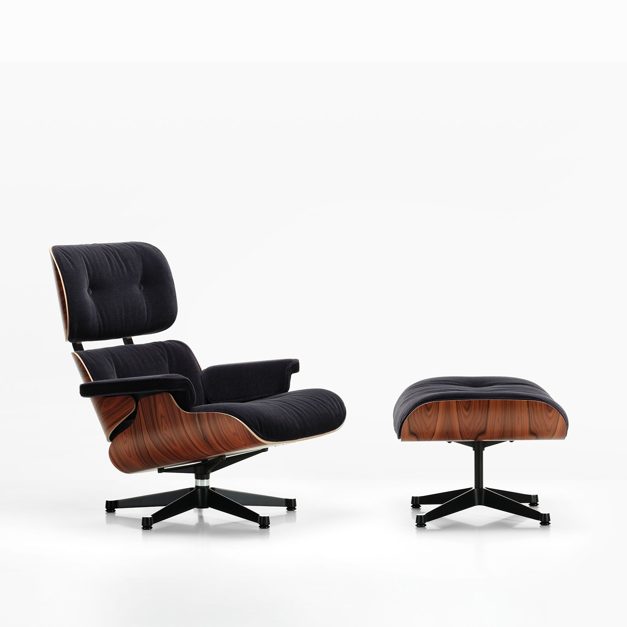 Eames Lounge Chair cu Otoman, lemn din palisandru și bază satinată cu laterale negre