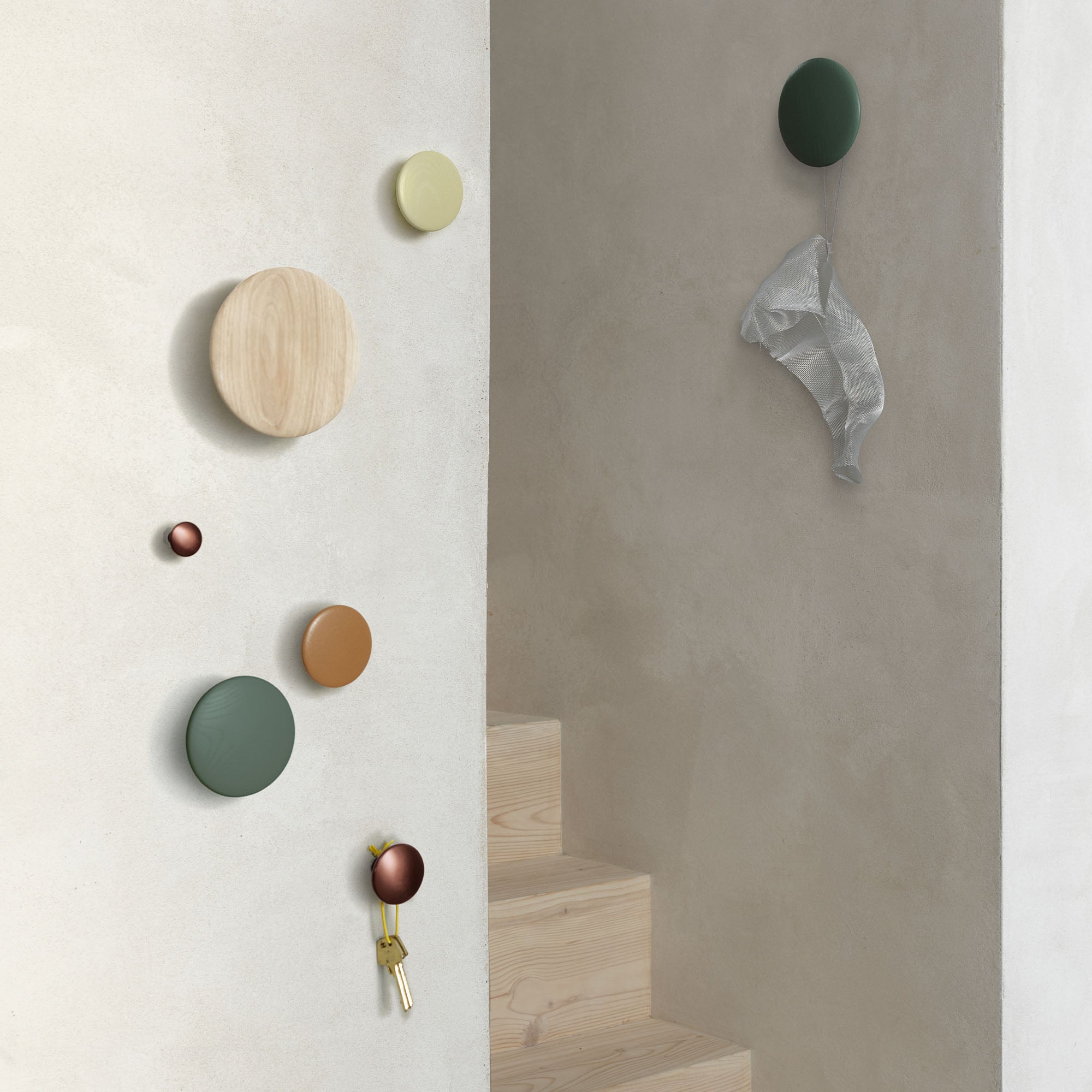 The Dots Wood cuier de lemn mediu Ø13 cm