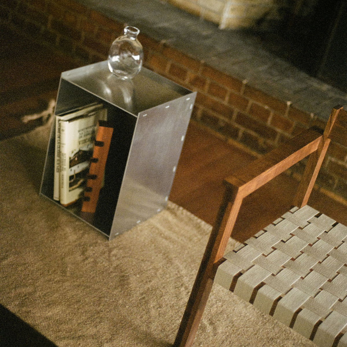 Rivet Box Table Aluminium, măsuță ocazională