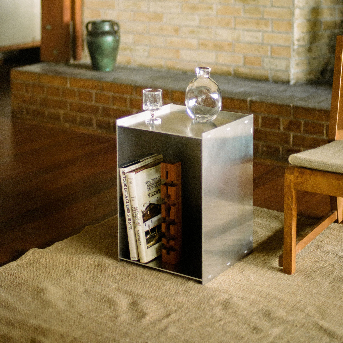 Rivet Box Table Aluminium, măsuță ocazională
