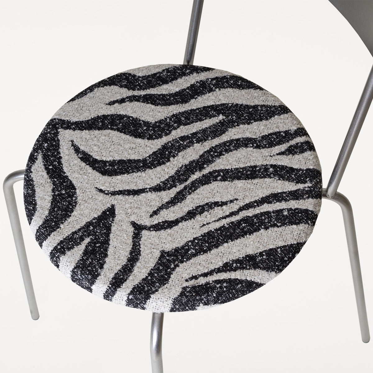 Petit Rond Chair Zebra, scaun din metal