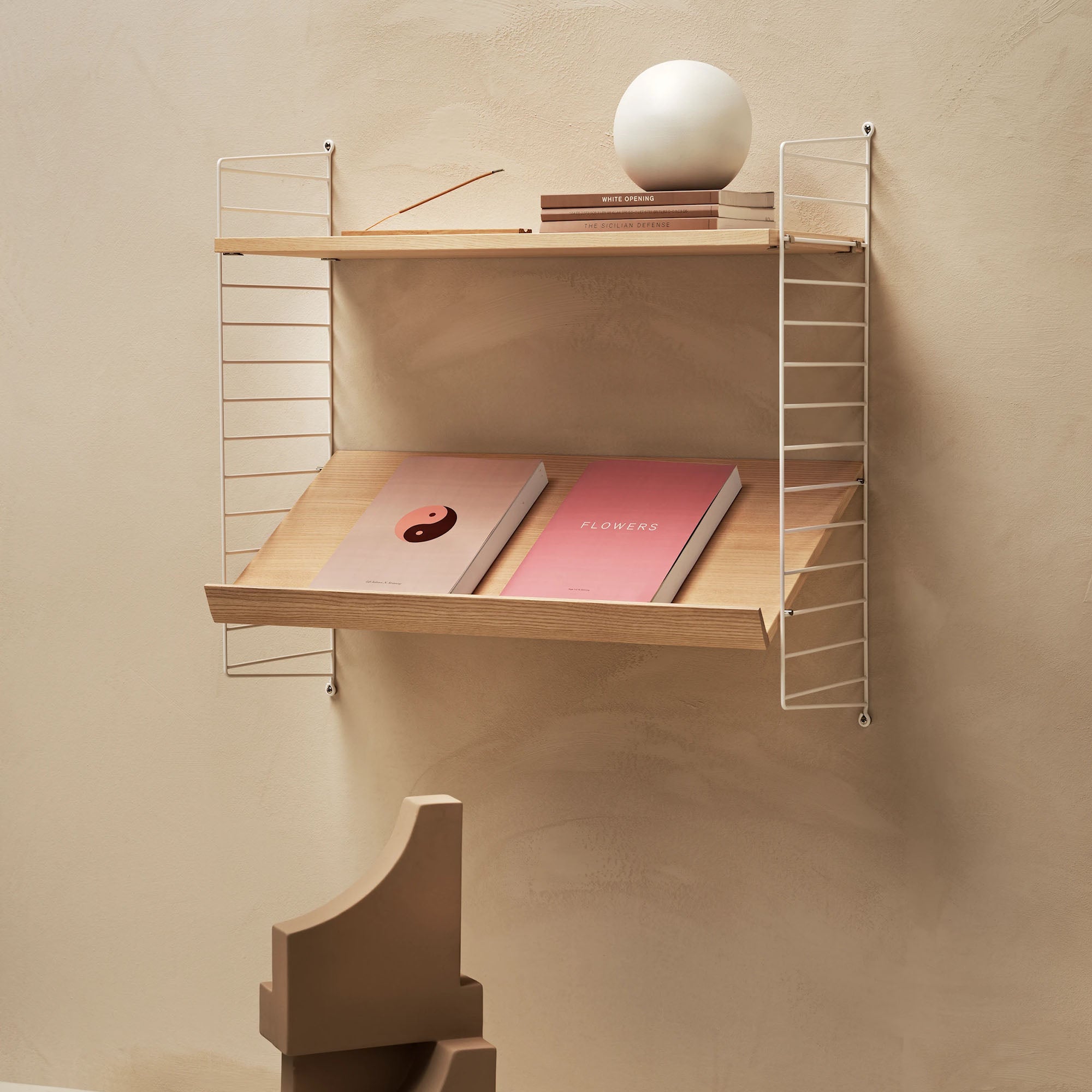 String Magazine Shelf Wood suport pentru reviste 78/30 cm