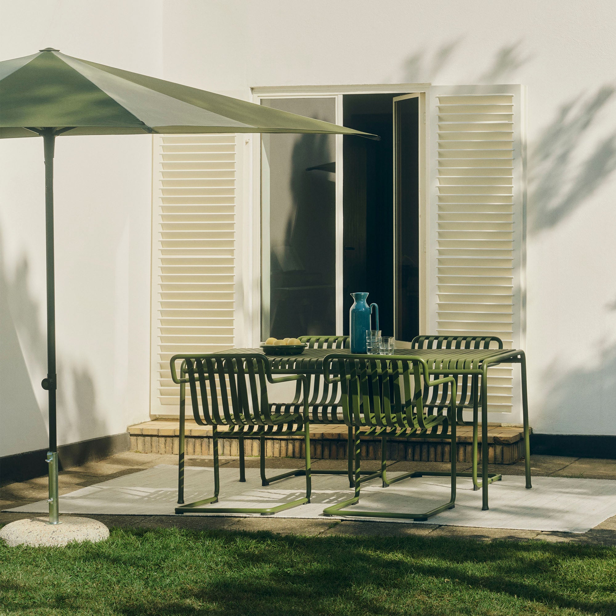 Palissade Cantilever scaun de dining cu cotiere de exterior
