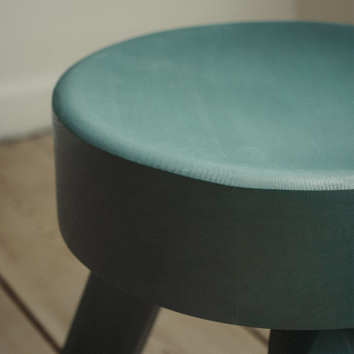 AML Stool, taburet din lemn