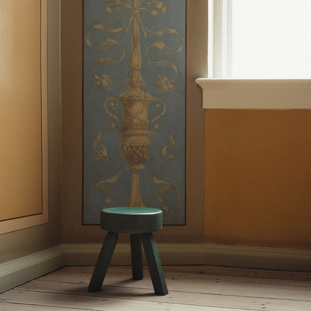 AML Stool, taburet din lemn