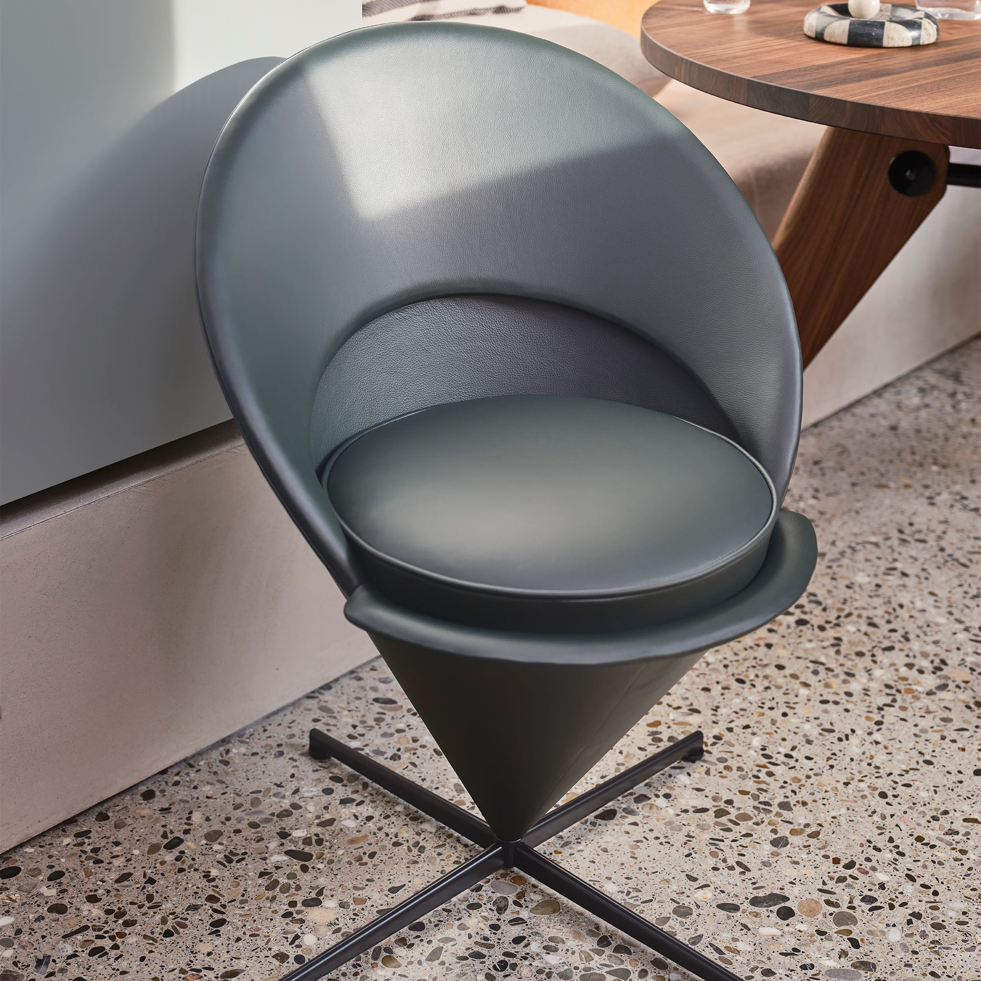 Cone Chair fotoliu
