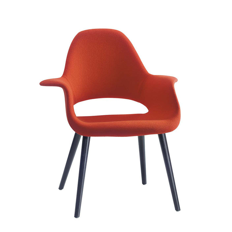 Organic Chair, o piesă clasică creată de Charles și Ray Eames în 1940