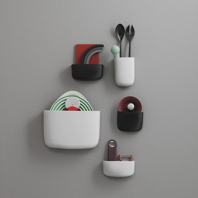 Pocket Organizer, un raft-buzunar informal din plastic produs de Normann Copenhagen