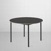 Base este o masă cu diametrul de 110 cm, produsă de Muut0