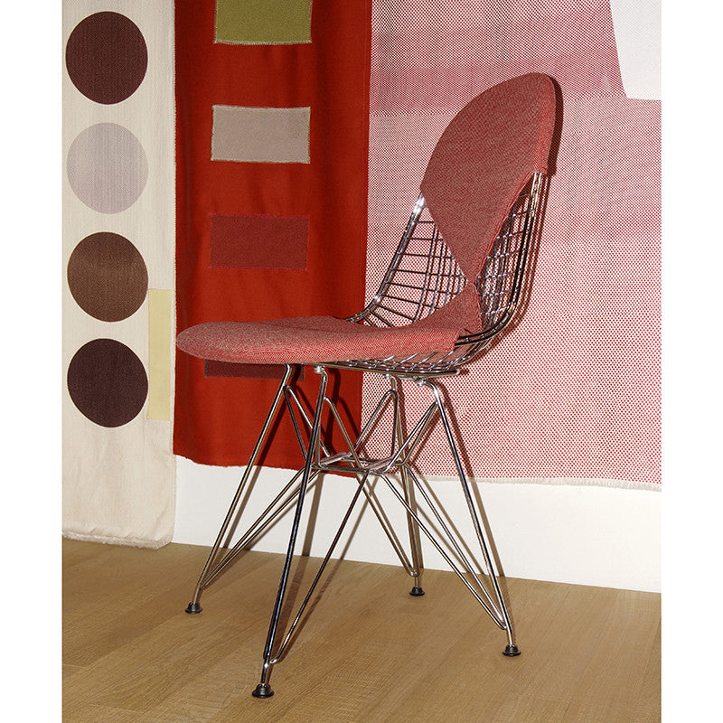 Eames Wire DKR-2, varianta tapițată a scaunului Wire creat de cuplul Eames pentru Vitra