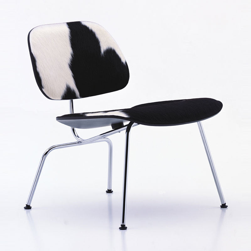 LCM calf's skin, un scaun jos creat de Charles și Ray Eames și acum produs de Vitra