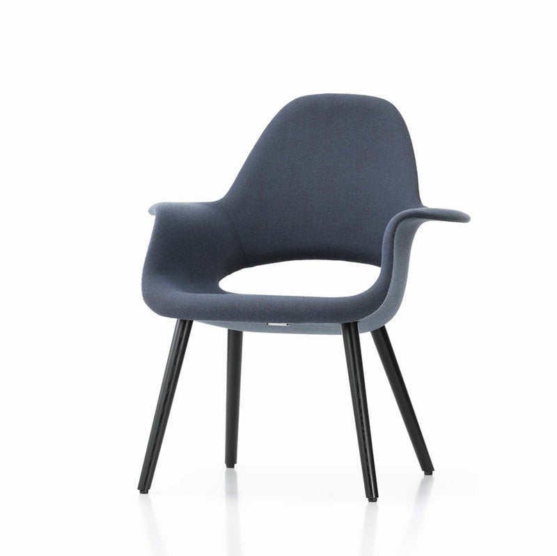 Organic Chair, o piesă clasică creată de Charles și Ray Eames în 1940