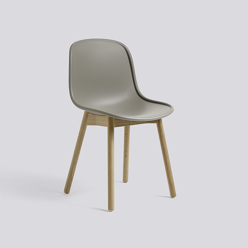 Neu13, un scaun de dining produs de Wrong for HAY