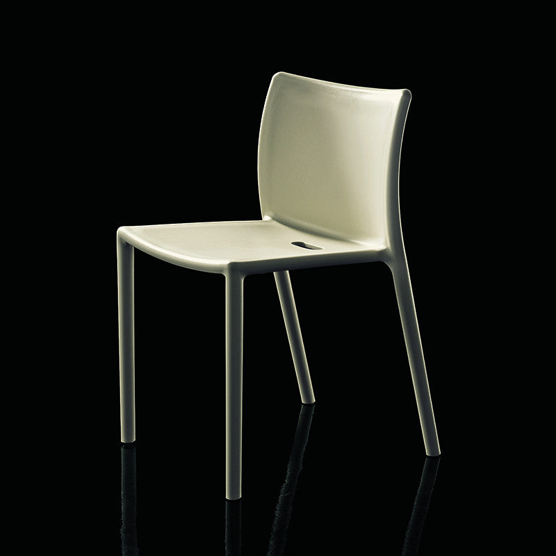 Air, un scaun cu un design vesel și un preț accesibil. Produs de Magis
