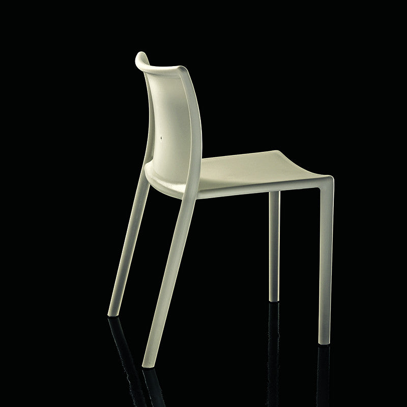 Air, un scaun cu un design vesel și un preț accesibil. Produs de Magis