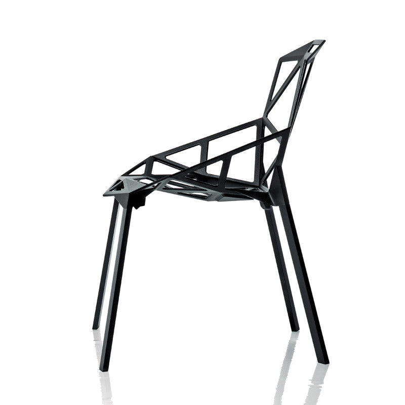 Chair One, scaun produs de Magis (negru)