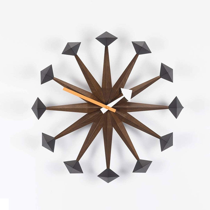 Polygon, un ceas de perete creat de George Nelson, produs de Vitra