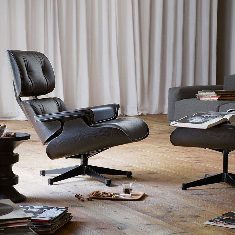 Cumpără Lounge Chair cu Ottoman, semnat Charles și Ray Eames, produs de Vitra