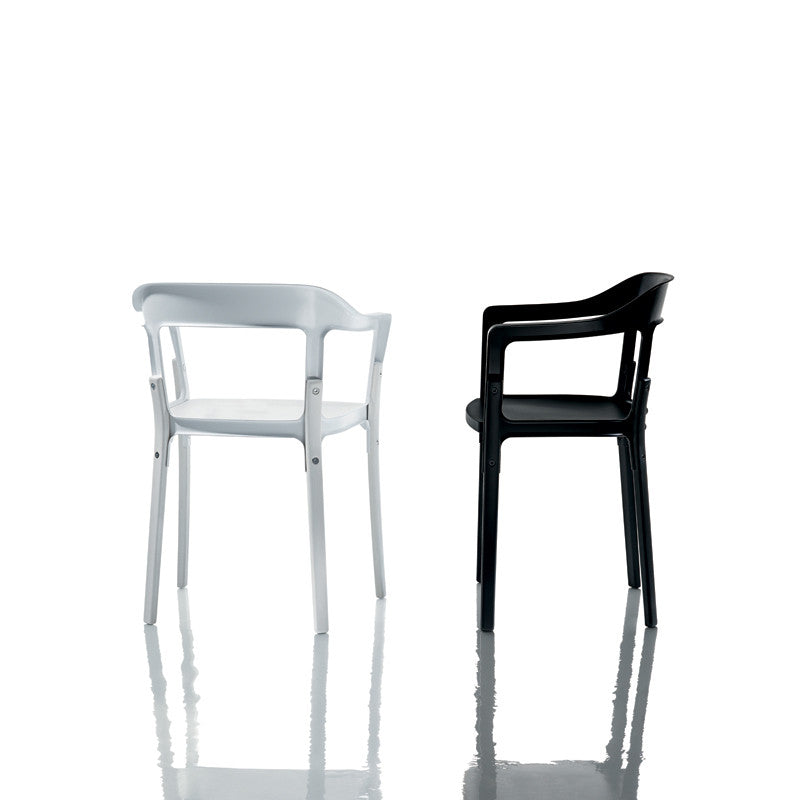 Steelwood alb și negru, scaune semnate Ronan & Erwan Bourroullec și produse de Magis